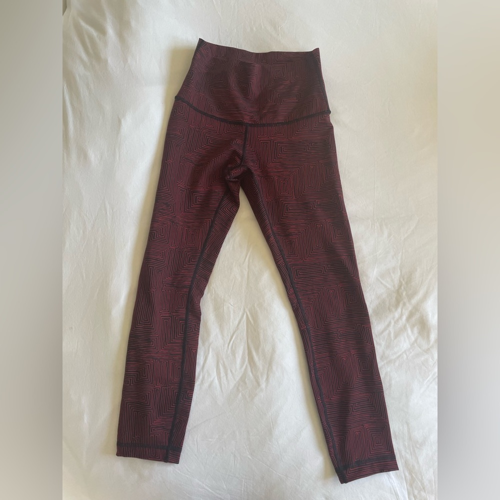 Lululemon Wunder Under Leggings 25” sz 6